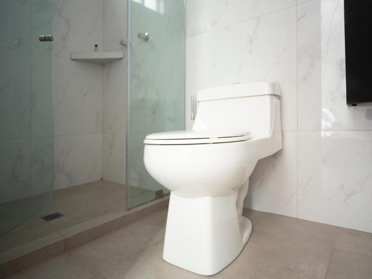 Adhoc Express Hotell Monterrey Exteriör bild