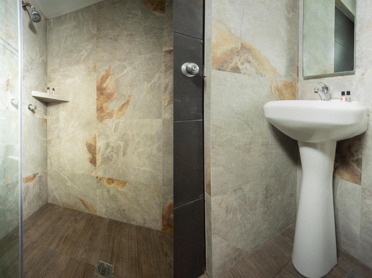Adhoc Express Hotell Monterrey Exteriör bild