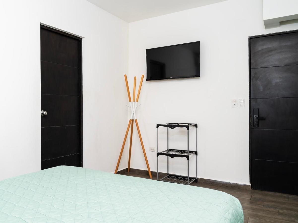 Adhoc Express Hotell Monterrey Exteriör bild