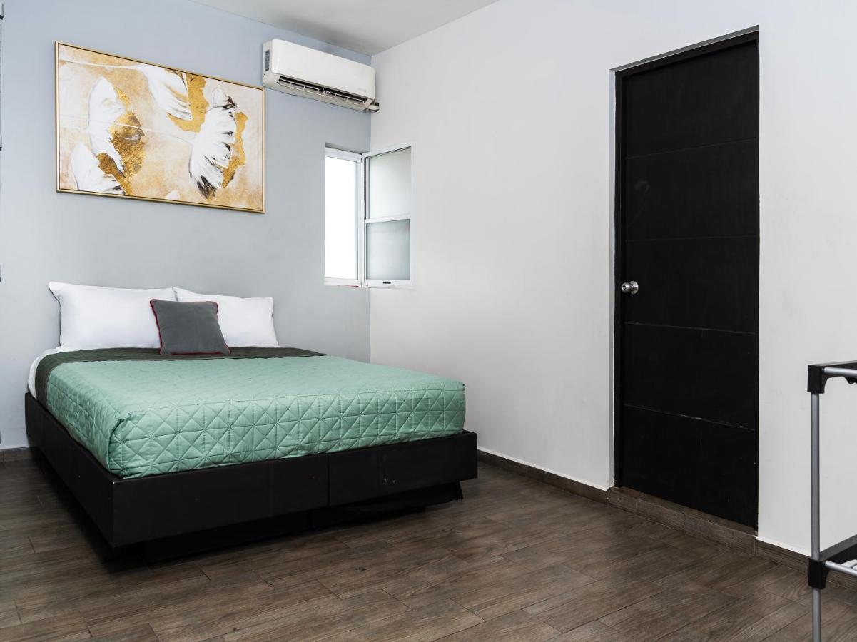 Adhoc Express Hotell Monterrey Exteriör bild