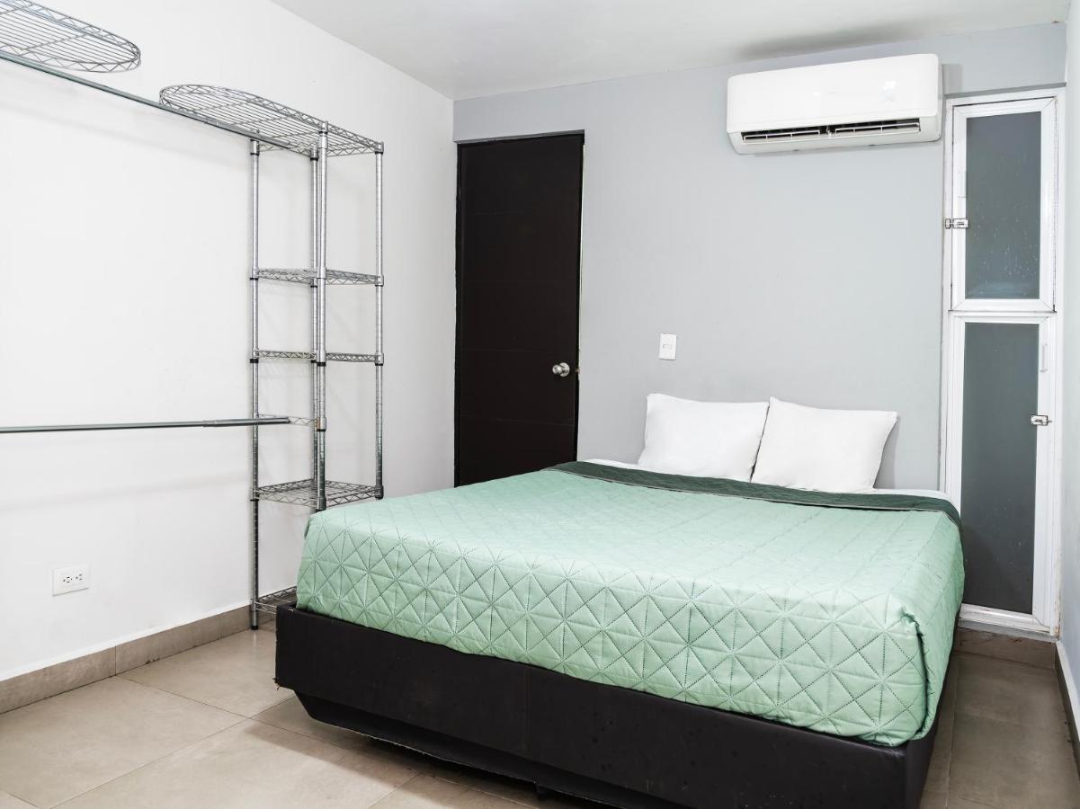 Adhoc Express Hotell Monterrey Exteriör bild